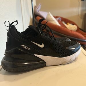 Nike AirMax 270 Women’s Size 7 / Youth 5.5